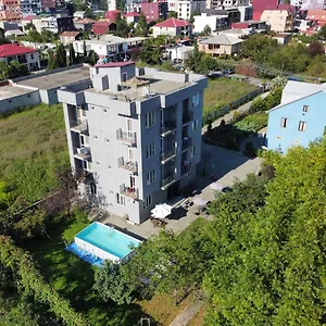 Femily In Mareti Str 2 , Батуми Грузия